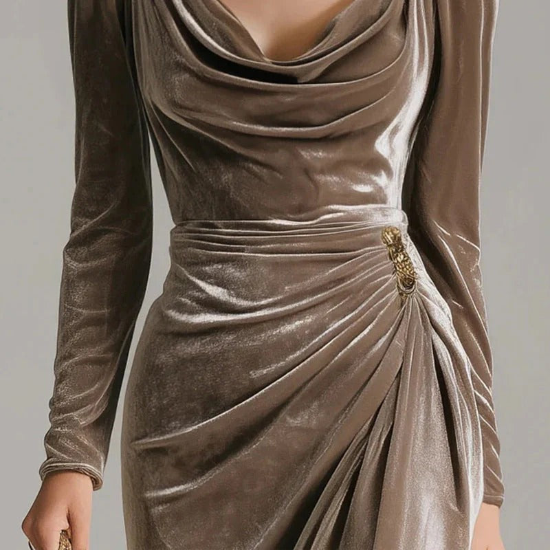 Velours d’Éclat – La Robe Élégante Qui Sublime la Silhouette