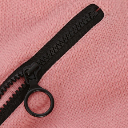 Combinaison streetwear à la coupe féminine